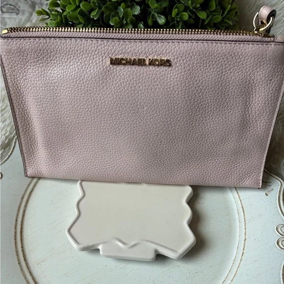 Michael Kors Blush Pink Pebbled Leather Wristlet Clutch with Gold Logo - Picture 9 of 9